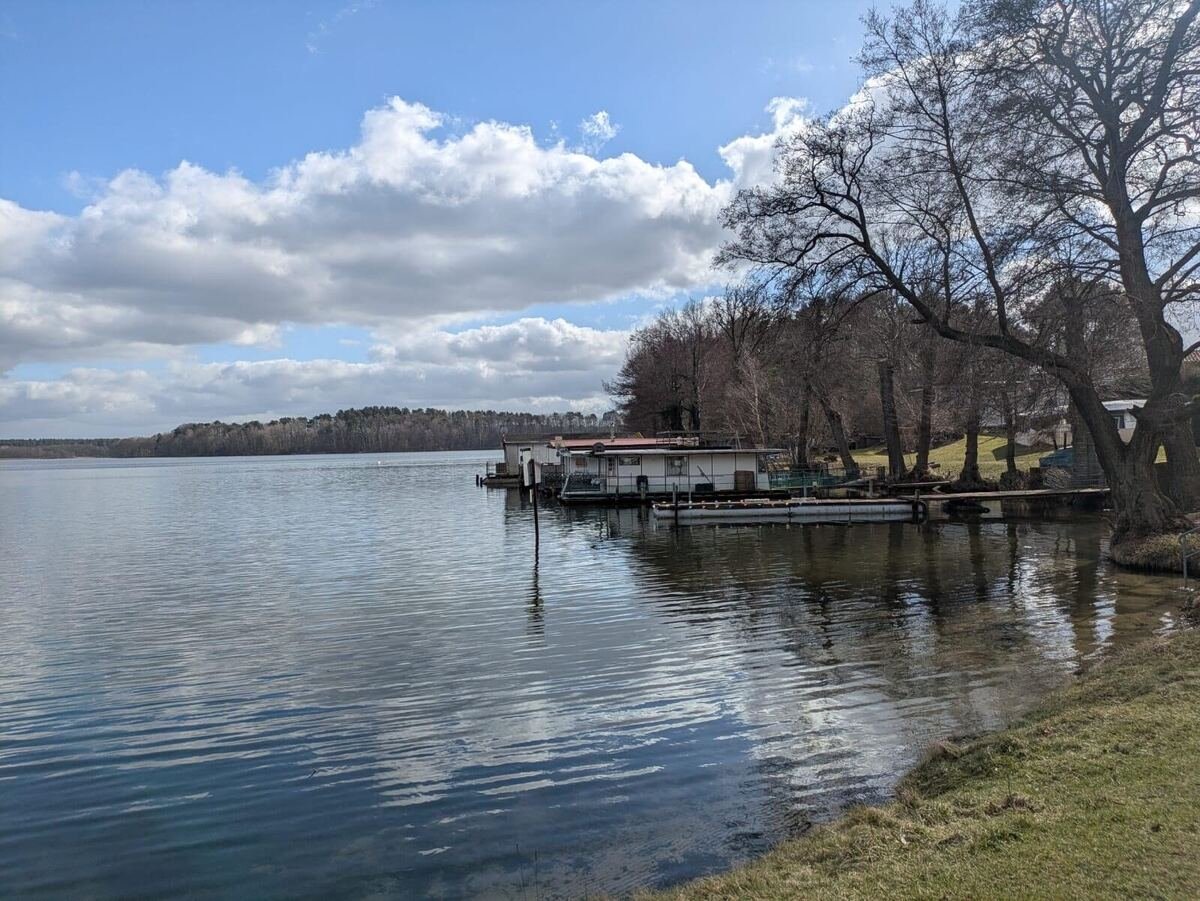 Steganlage und Ufer am Großen Zechliner See